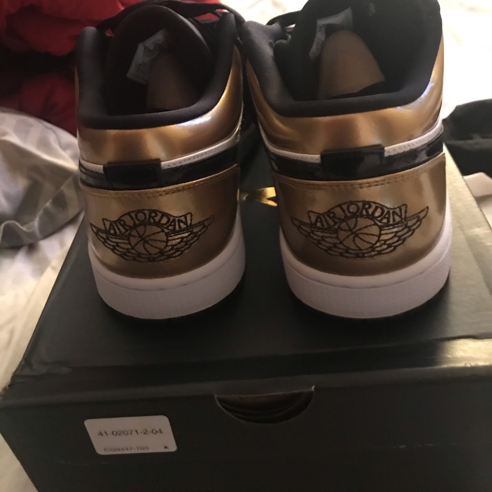 Air Jordan 1s - Picture 3 of 4